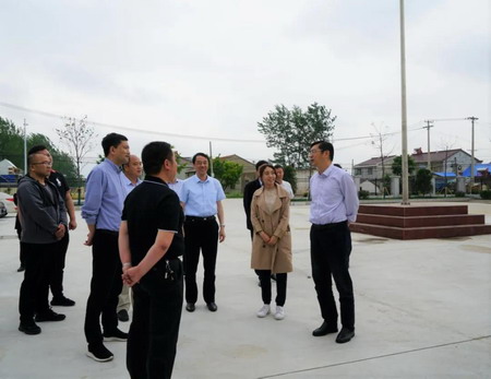赏金国际集团党委书记、董事长章朝阳一行赴滨海县考察调研